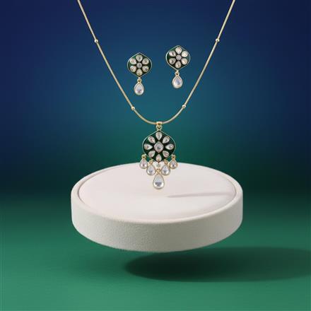Kundan Classic Pendant Set With Carat Gold Plating