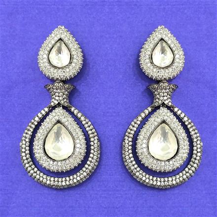 Kundan Classic Earring With Black Plating