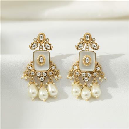 Kundan Classic Earring With Carat Gold Plating