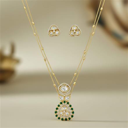 Kundan Classic Pendant Set With Carat Gold Plating