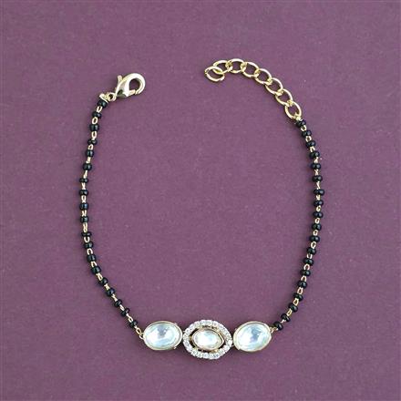 Kundan Adjustable Bracelet With Carat Gold Plating