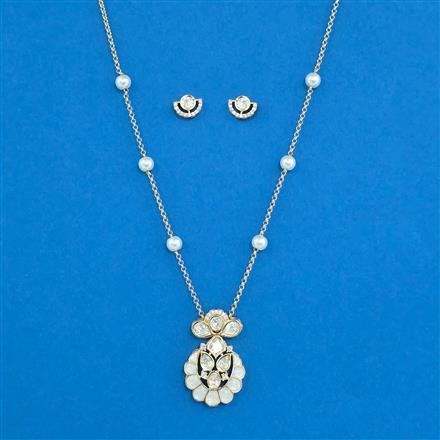 Kundan Classic Pendant Set With Carat Plating