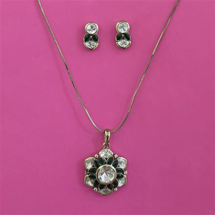 Kundan Classic Pendant Set with Mehndi Plating