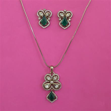 Kundan Classic Pendant Set with Mehndi Plating