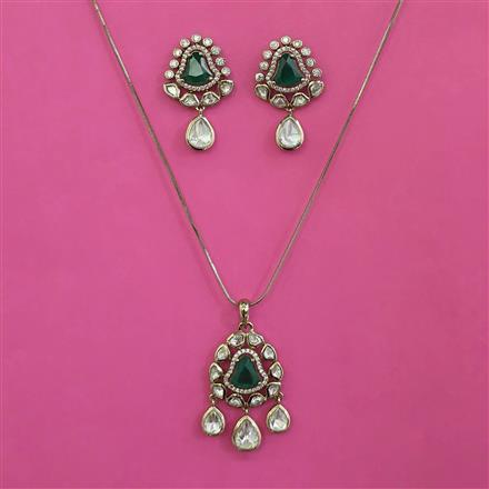 Kundan Classic Pendant Set with Mehndi Plating