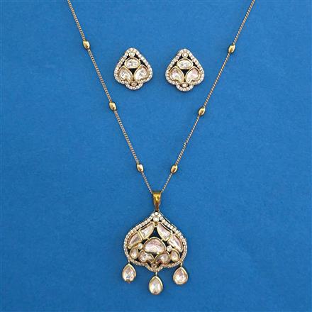 Kundan Classic Pendant Set with Mehndi Plating