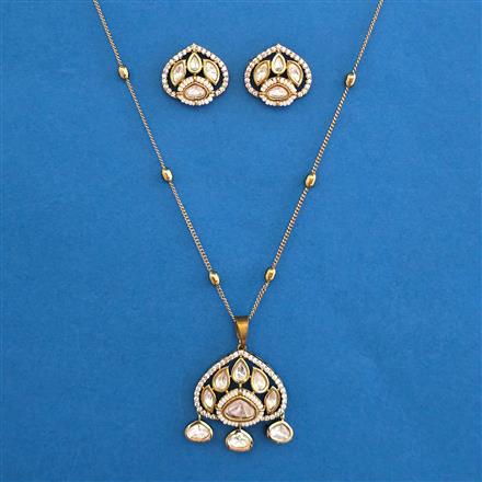 Kundan Classic Pendant Set with Mehndi Plating