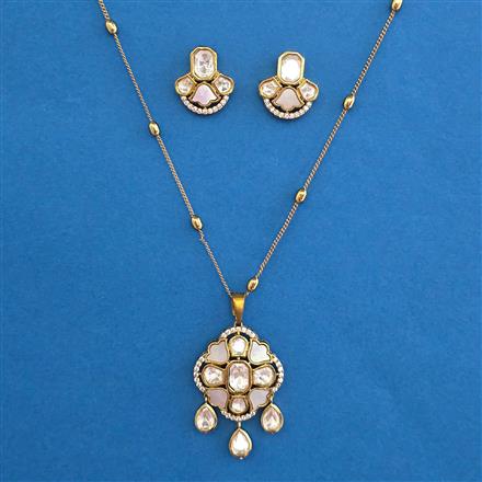 Kundan Mother Of Pearl Pendant Set with Mehndi Plating