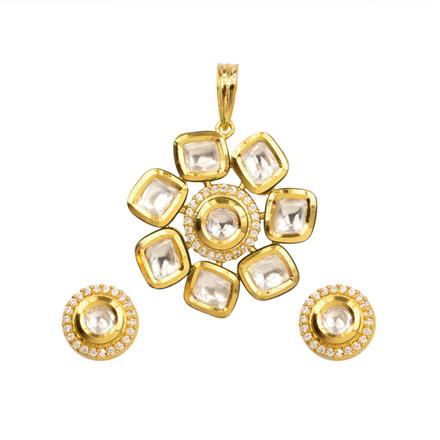 Kundan Delicate Pendant Set with gold plating