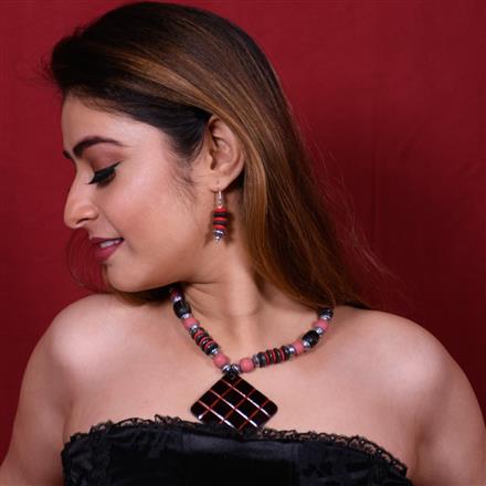 Western Wooden Pendant Styled Ivory Space Necklace Set