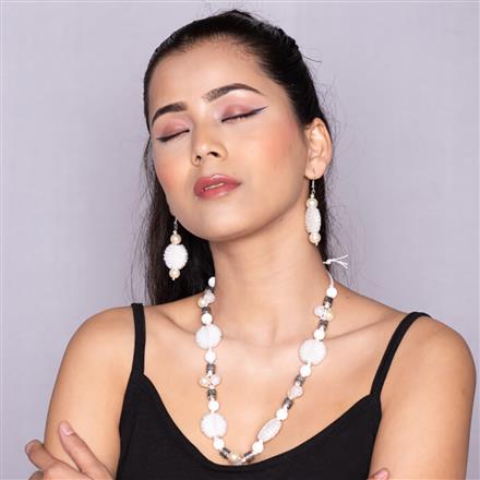 Western Snowy Serenity Necklace Set