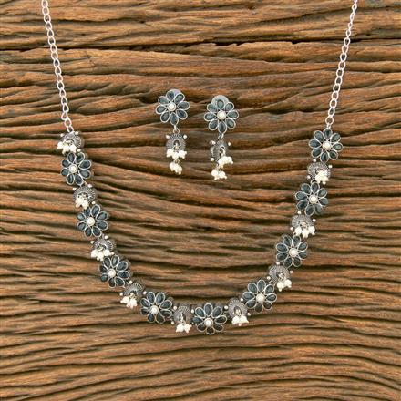 Pearl Necklace With Oxidised Plating