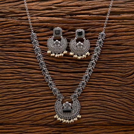 Pearl Necklace With Oxidised Plating