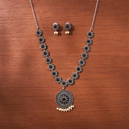 Pearl Necklace With Oxidised Plating