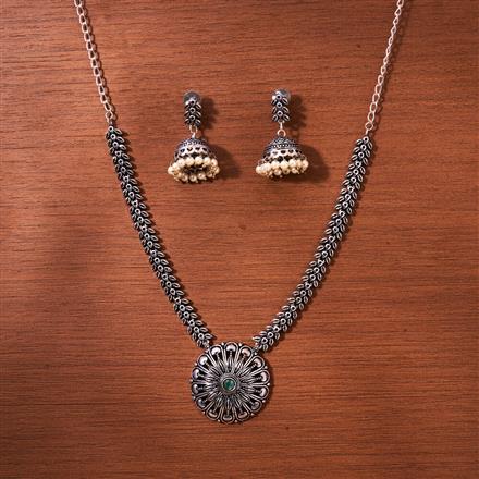 Pearl Necklace With Oxidised Plating