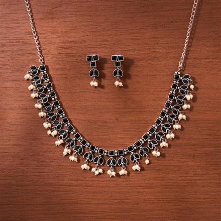 Pearl Necklace With Oxidised Plating