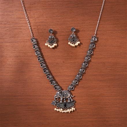 Pearl Necklace With Oxidised Plating