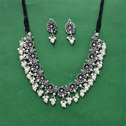 Pearl Necklace With Oxidised Plating