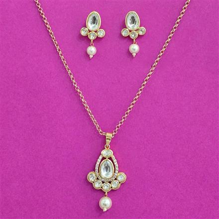 Kundan Moti Pendant Set With Carat Plating