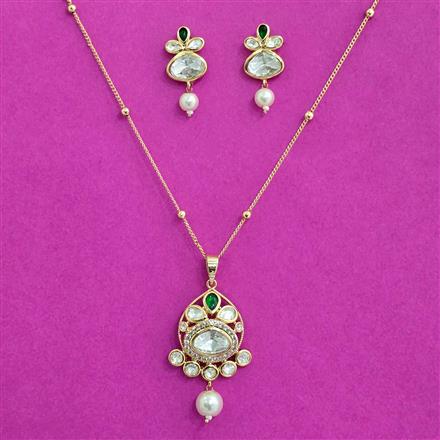 Kundan Moti Pendant Set With Carat Plating