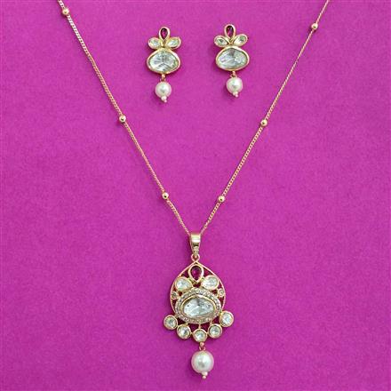 Kundan Moti Pendant Set With Carat Plating