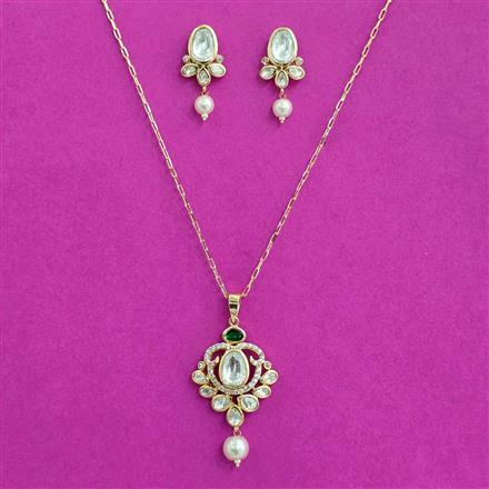Kundan Moti Pendant Set With Carat Plating