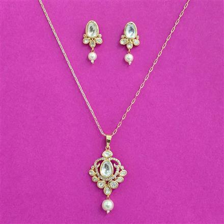 Kundan Moti Pendant Set With Carat Plating