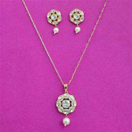 Kundan Moti Pendant Set With Carat Plating